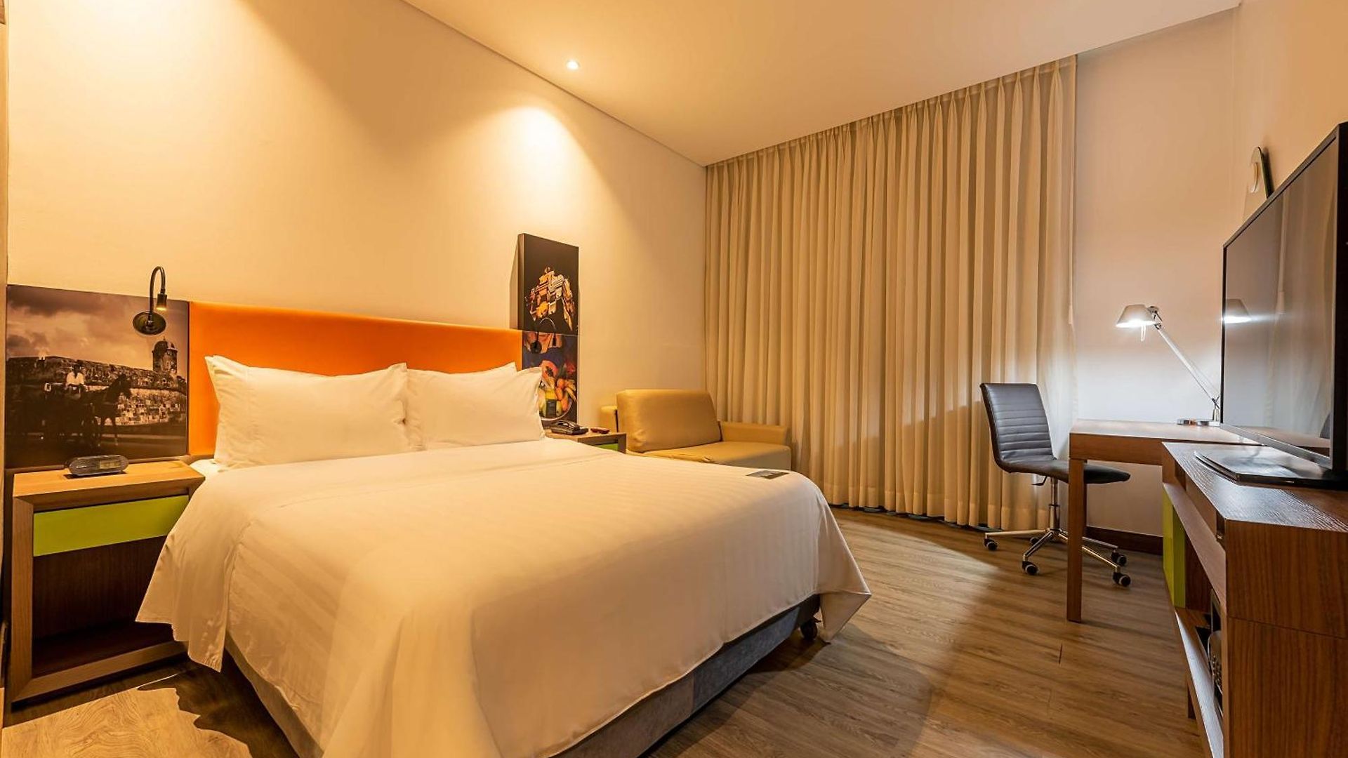 Hampton By Hilton Hotel 4*