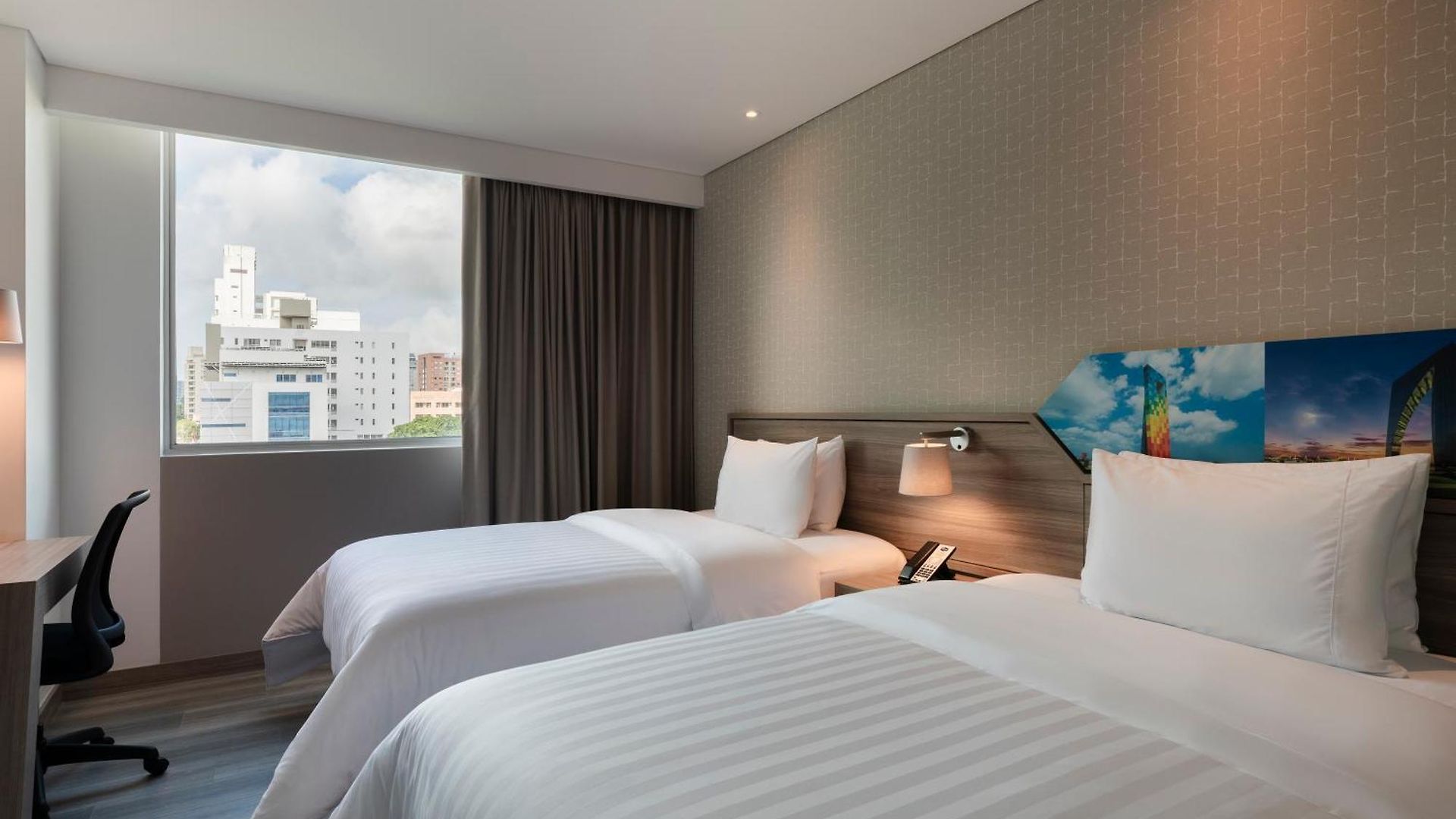 Hotel Hampton By Hilton 4*