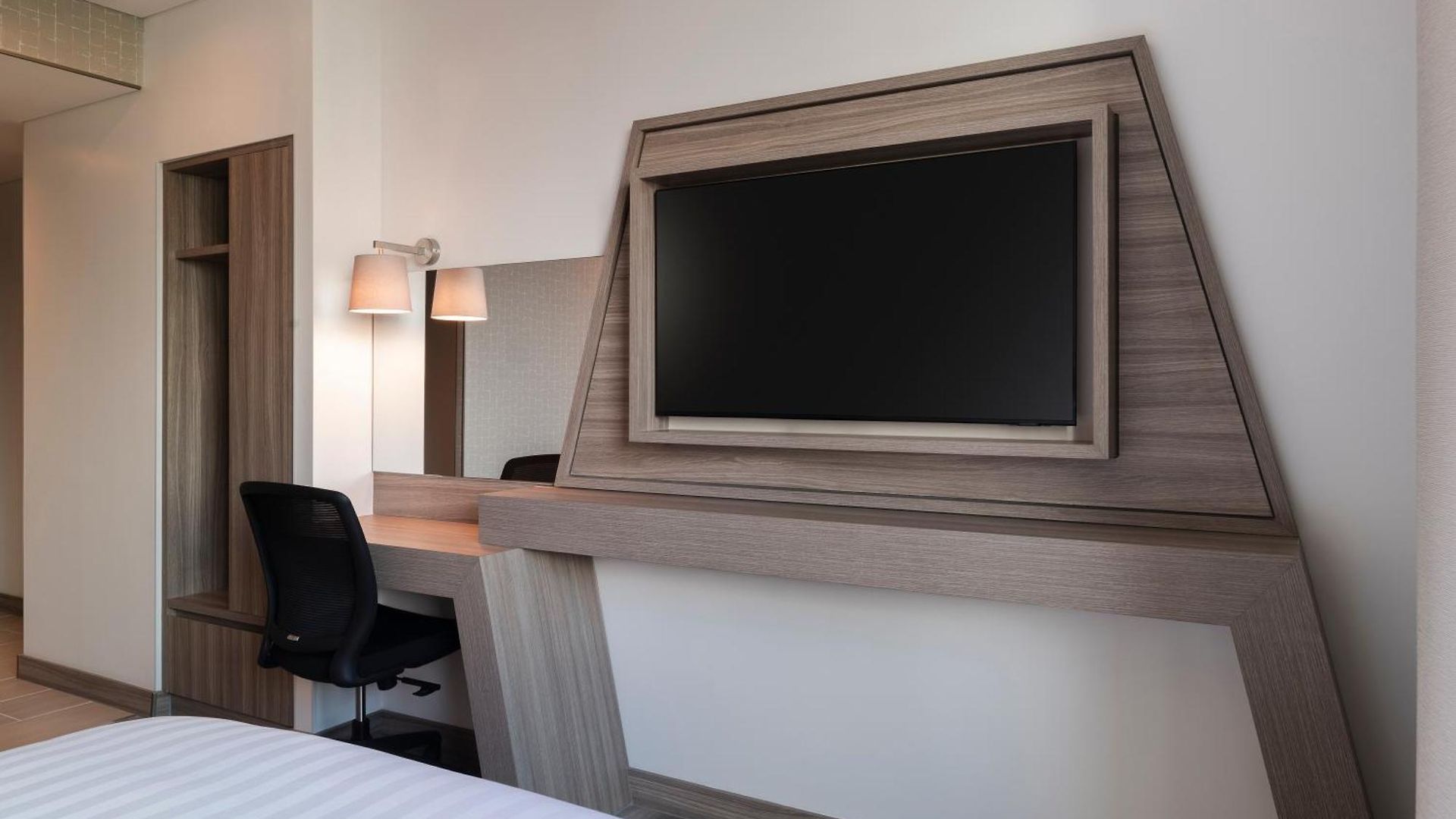 Hotel Hampton By Hilton 4*