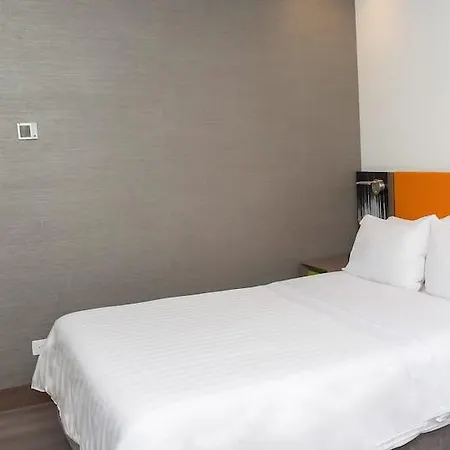 Hotel Hampton By Hilton 4*