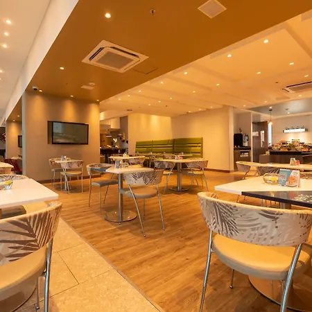 Hotel Hampton By Hilton 4*