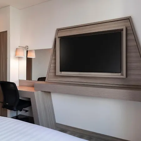 Hotel Hampton By Hilton 4*