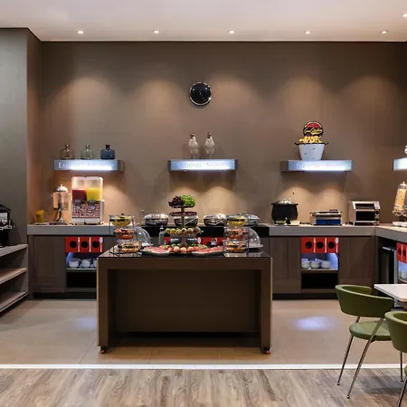 Hotel Hampton By Hilton 4*