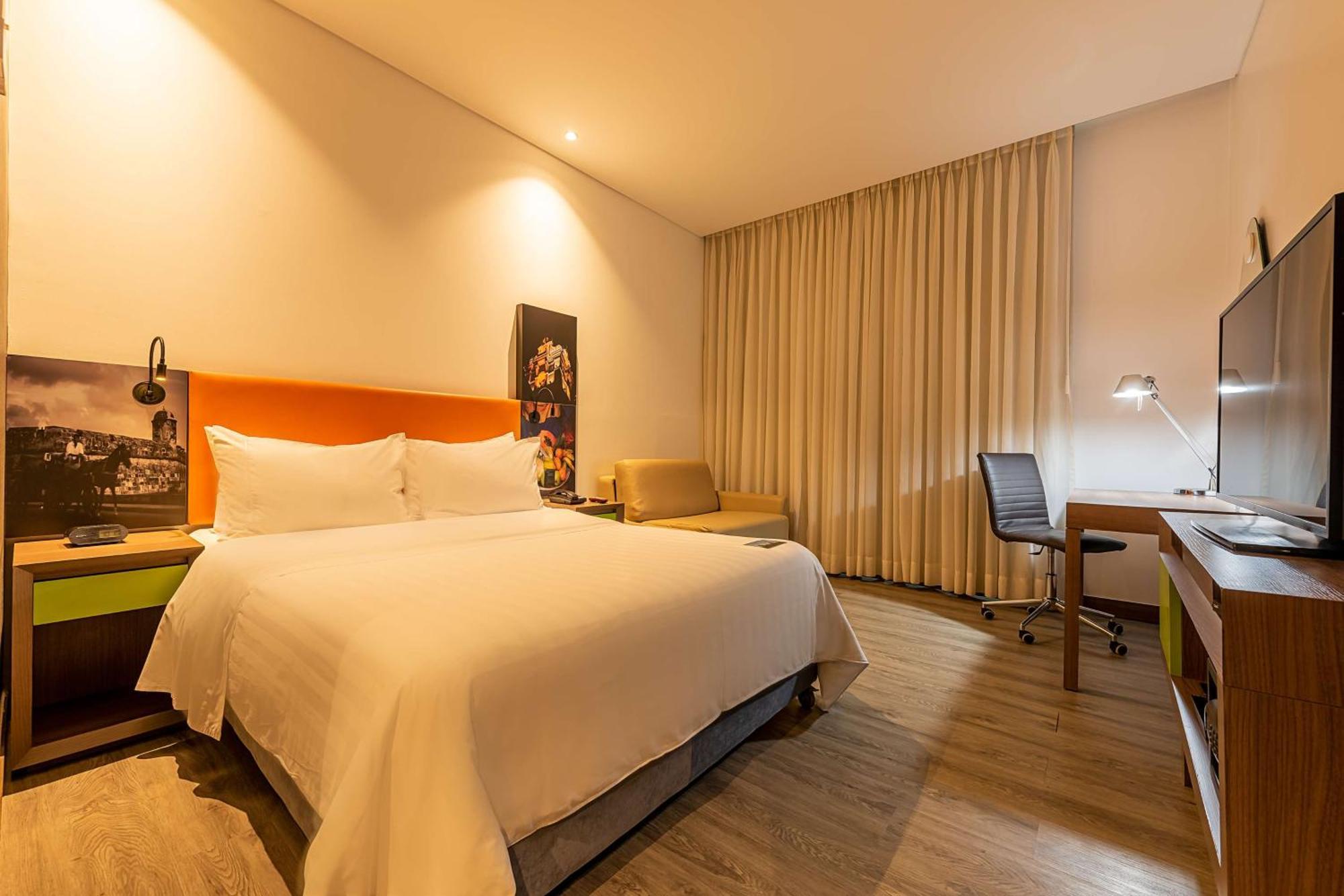 Hampton By Hilton Hotel 4*