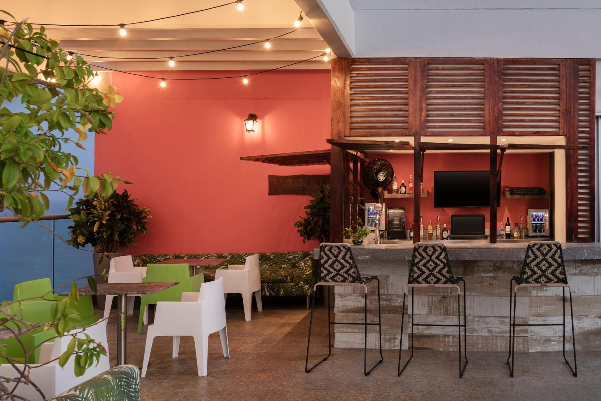 Hotel Hampton By Hilton 4*