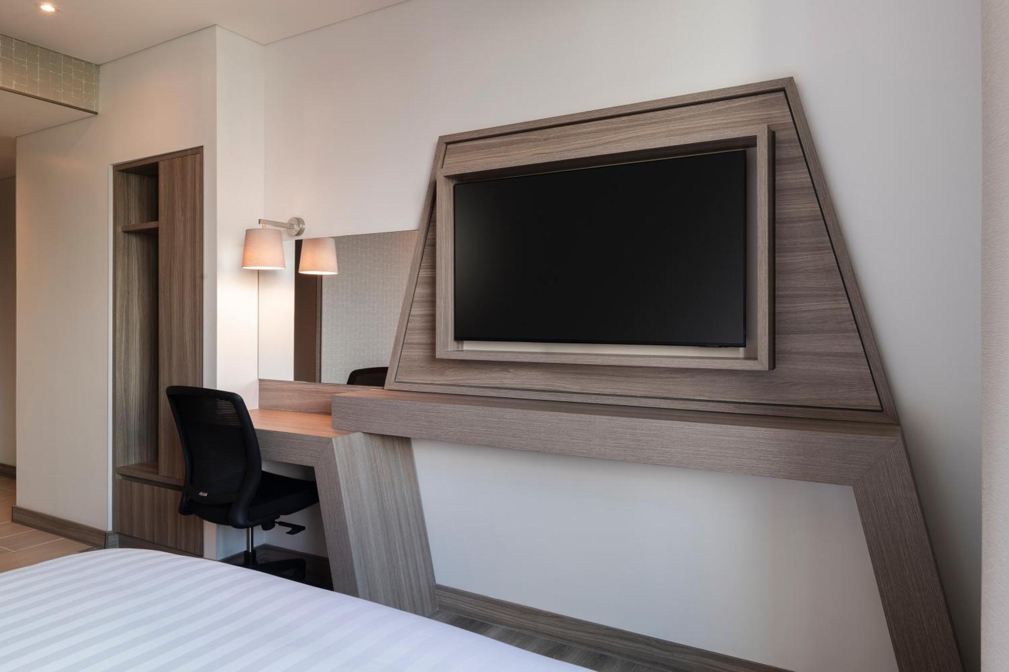 Hotel Hampton By Hilton 4*