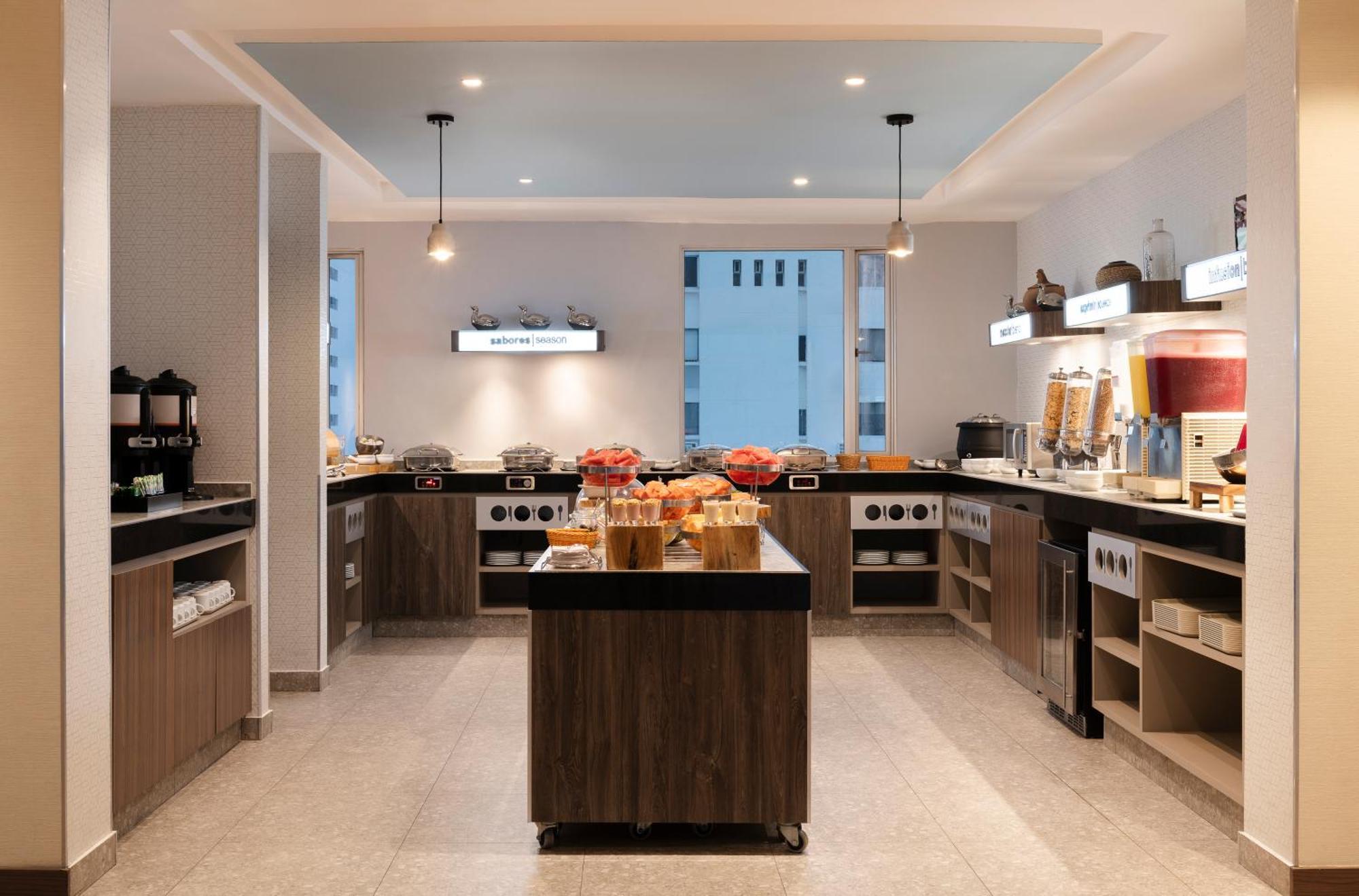 Hotel Hampton By Hilton Cartagena