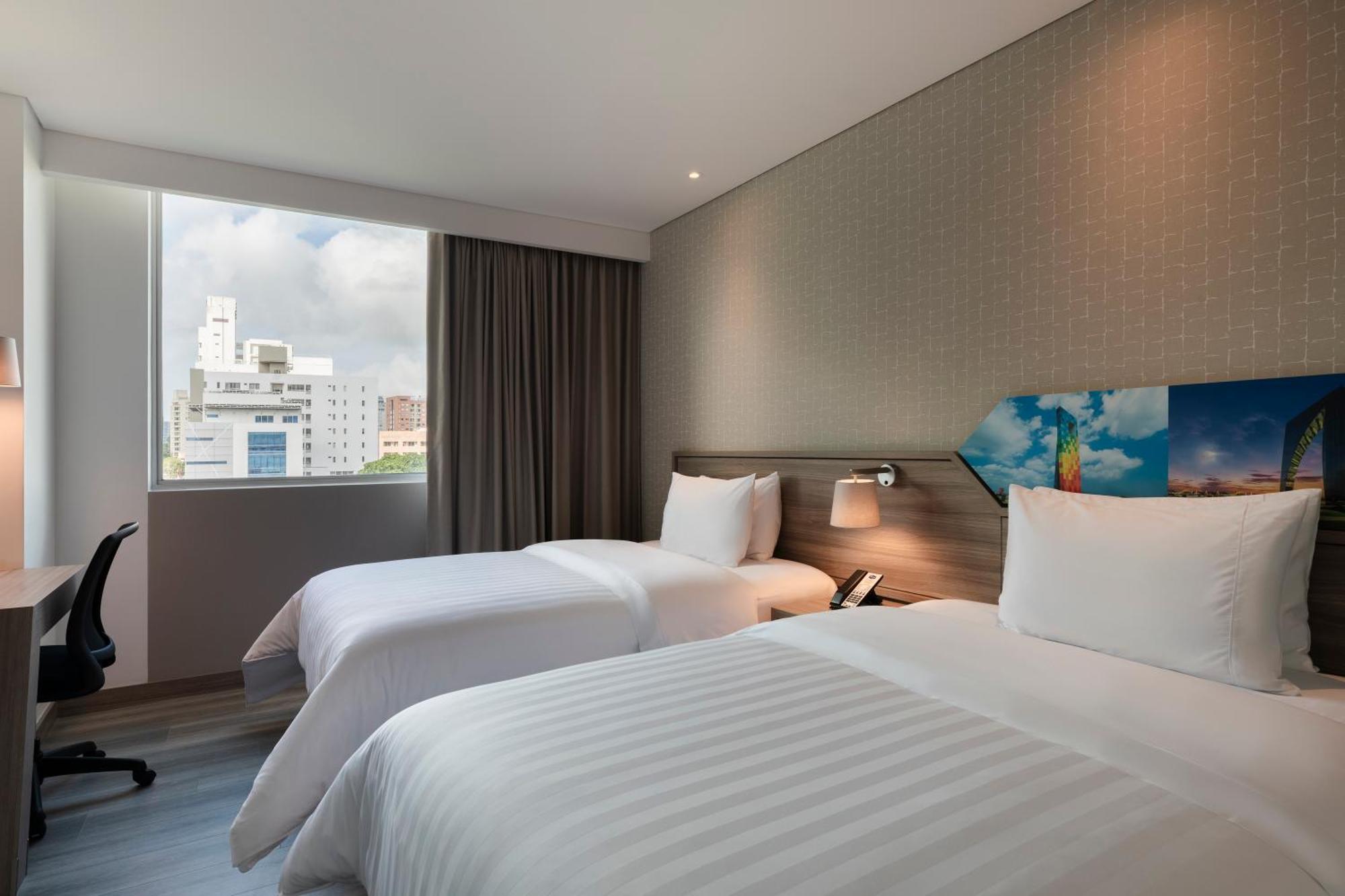 Hotel Hampton By Hilton 4*